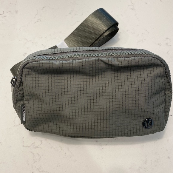 lululemon athletica Handbags - NEW* lululemon everyday belt bag